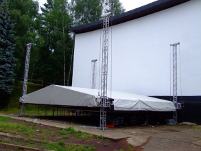 And stage in day light