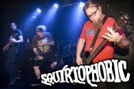 Chorobné, chorobné, chorobné - to je SQUIRTOPHOBIC!!!